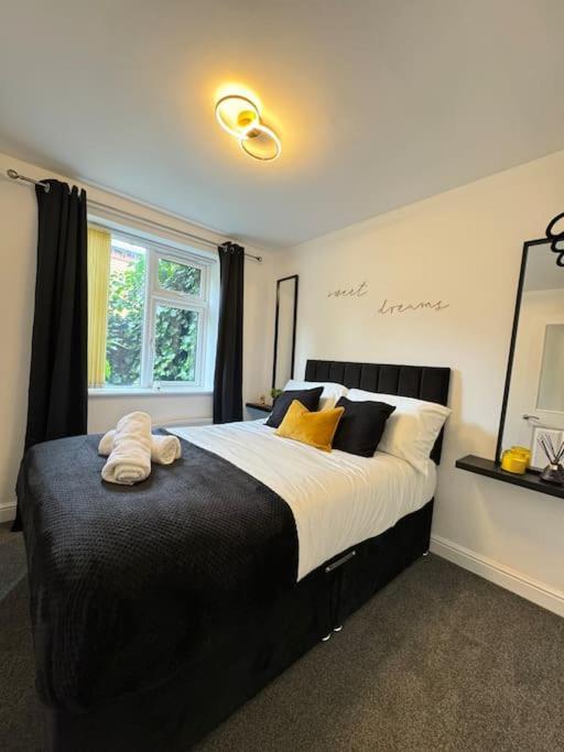 Luxury Cozy 3 Bed Apartment 5Mins From City - Free Parking! Nottingham Buitenkant foto