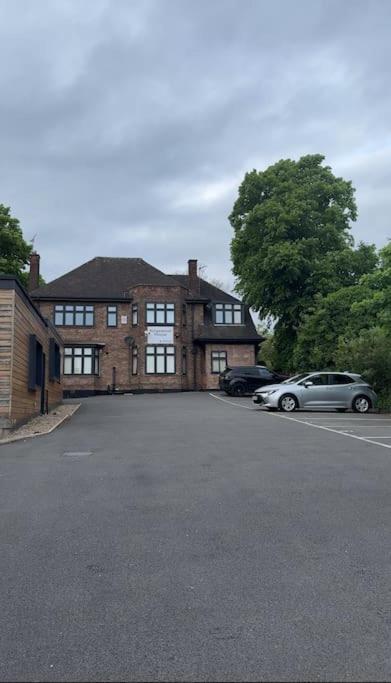 Luxury Cozy 3 Bed Apartment 5Mins From City - Free Parking! Nottingham Buitenkant foto