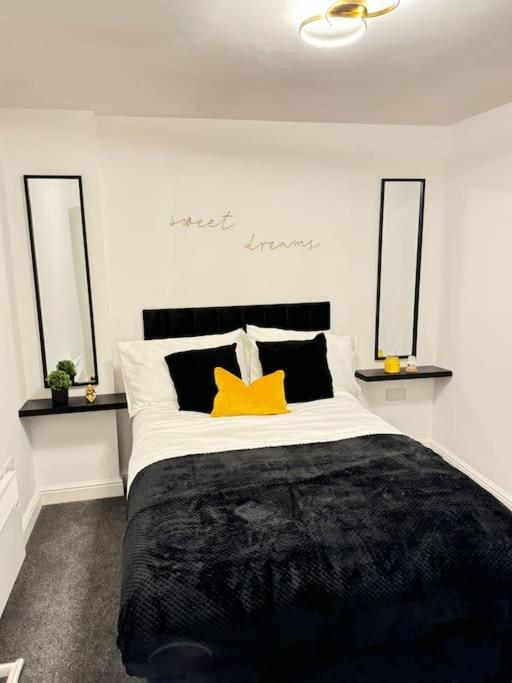 Luxury Cozy 3 Bed Apartment 5Mins From City - Free Parking! Nottingham Buitenkant foto