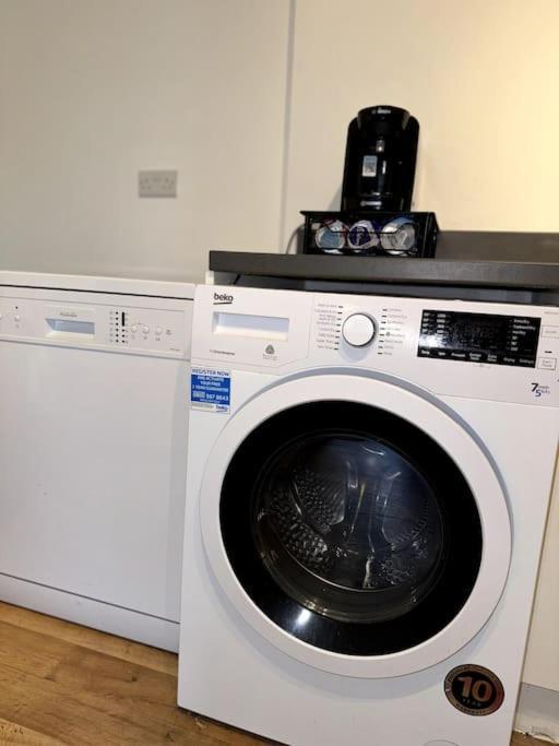 Luxury Cozy 3 Bed Apartment 5Mins From City - Free Parking! Nottingham Buitenkant foto