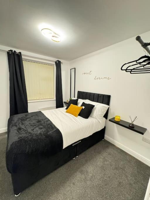 Luxury Cozy 3 Bed Apartment 5Mins From City - Free Parking! Nottingham Buitenkant foto