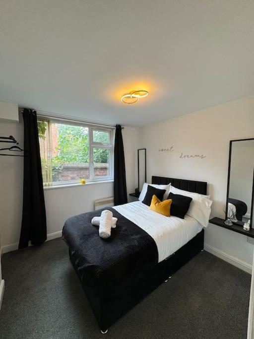 Luxury Cozy 3 Bed Apartment 5Mins From City - Free Parking! Nottingham Buitenkant foto