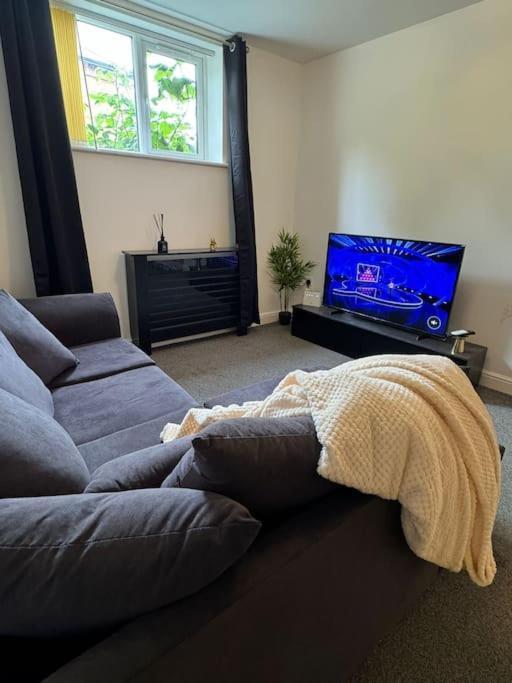 Luxury Cozy 3 Bed Apartment 5Mins From City - Free Parking! Nottingham Buitenkant foto