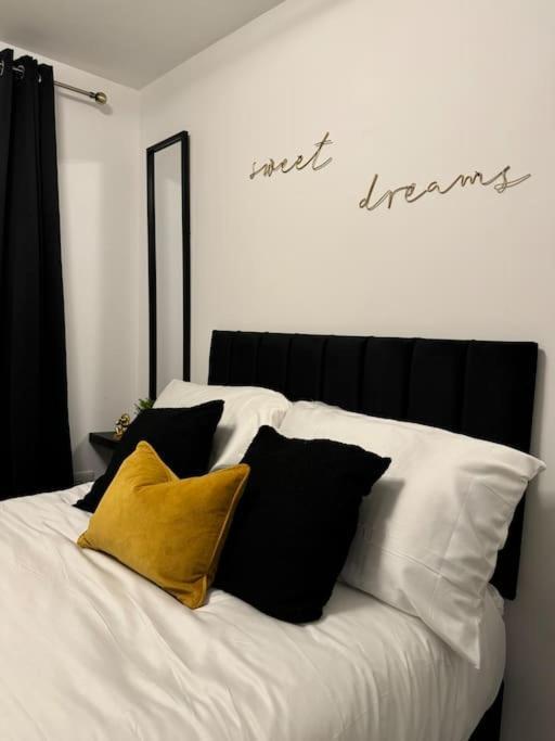 Luxury Cozy 3 Bed Apartment 5Mins From City - Free Parking! Nottingham Buitenkant foto