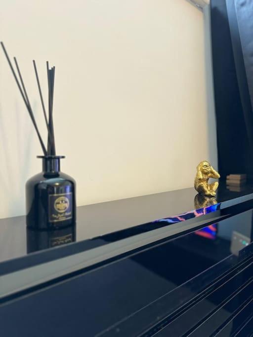 Luxury Cozy 3 Bed Apartment 5Mins From City - Free Parking! Nottingham Buitenkant foto